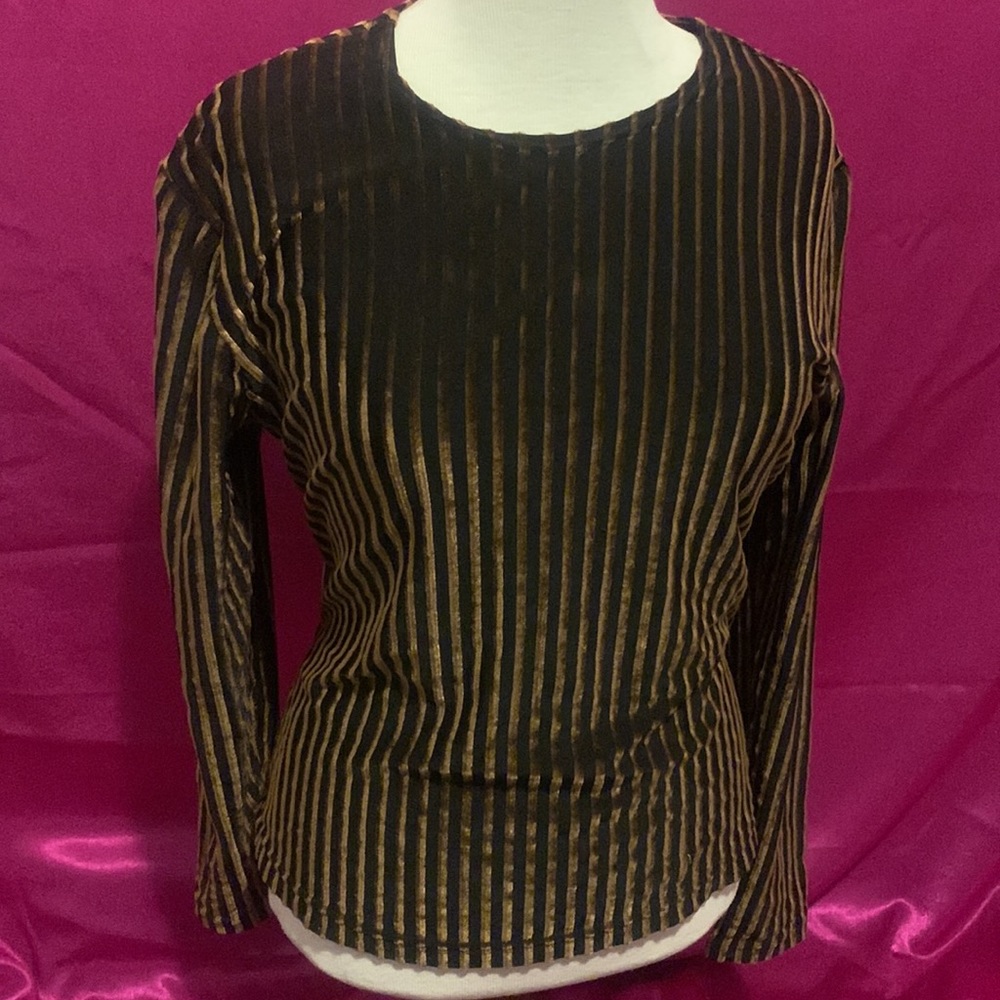 Como long sleeve gold and black stripe size L top. Velour gold stripe.
